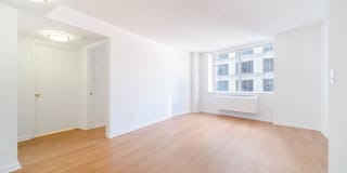 180 Riverside Boulevard Gallery 18