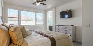 8754 W PALMAIRE Avenue Gallery 28