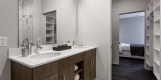 Luxe on Chicago Gallery 12