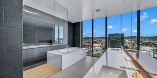 Kurve on Wilshire Gallery 27