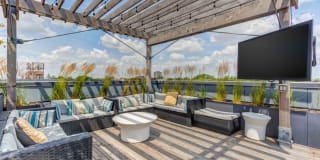 Luxe on Chicago Gallery 17