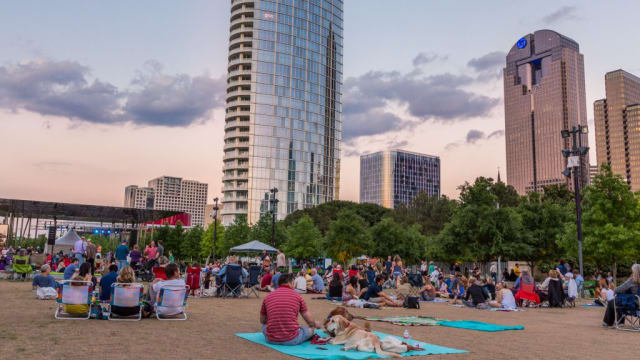 Downtown Dallas families hanging out 1024x683