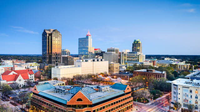  Raleigh, North Carolina, USA downtown city skyline.