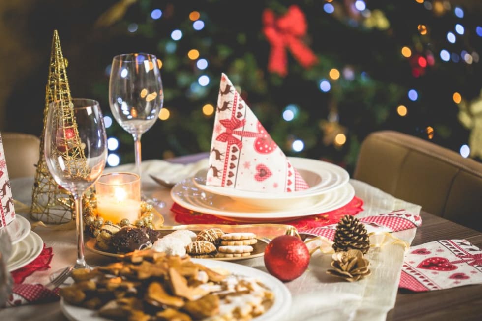 Christmas dining table decor