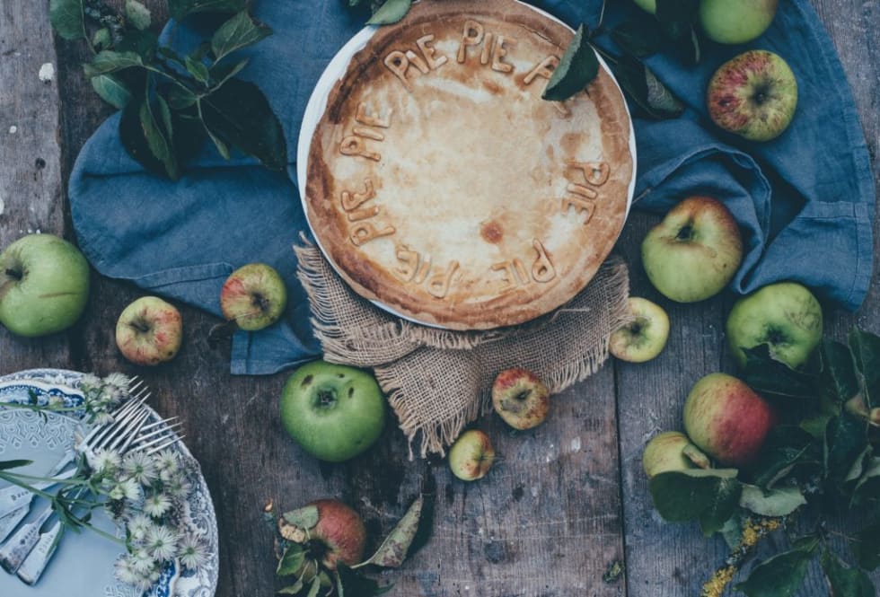 Decorative apple pie