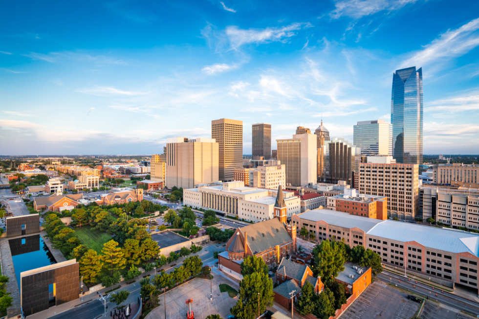  Oklahoma City, Oklahoma, USA downtown skyline in the afternoon.