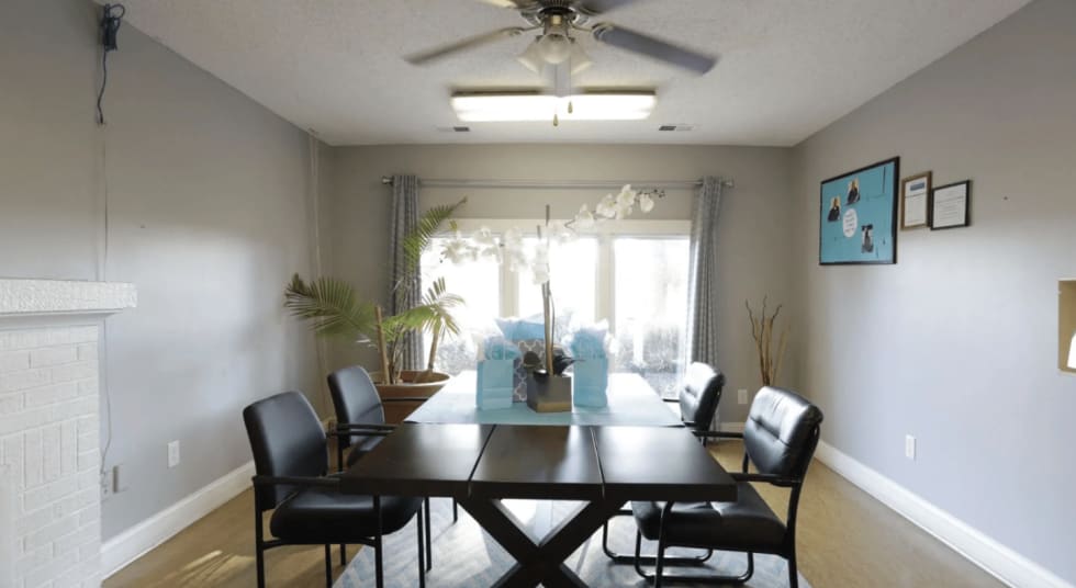 Image of dining room in Hudson Pointe Apartments to convey the rental prices in Kansas City, KS