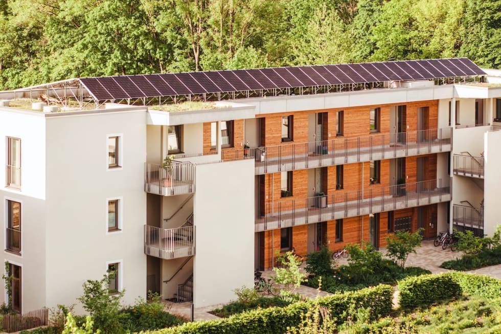 luxury-apartment-amenities-green-space