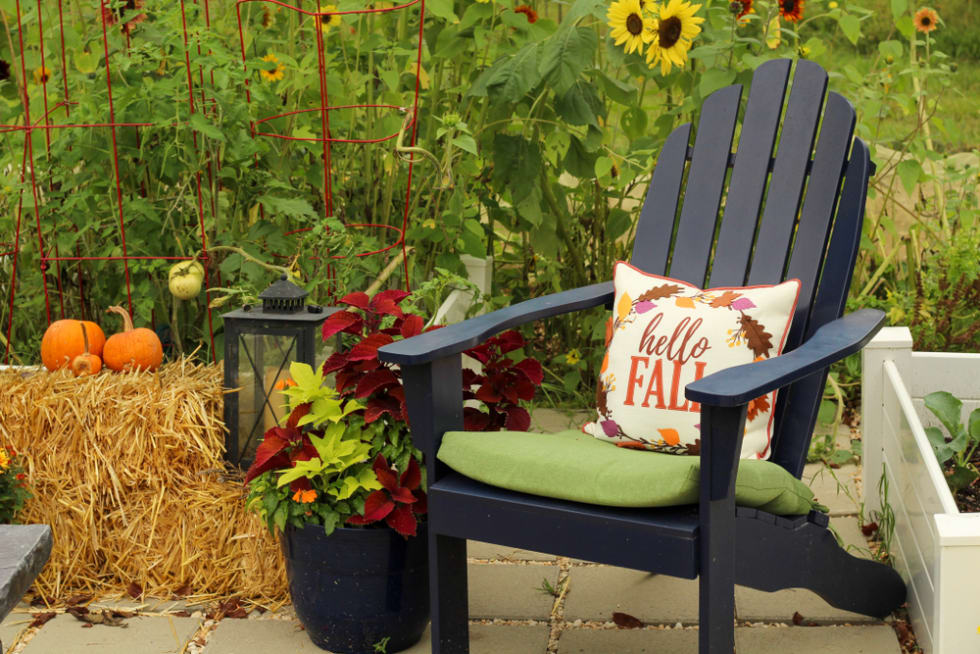 outdoor patio fall decor