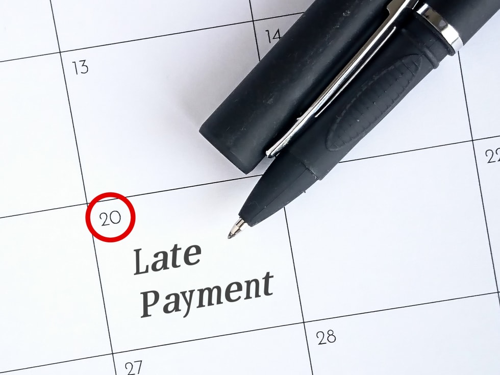 draft late fee notice - Late payment text reminder with pen on calendar.