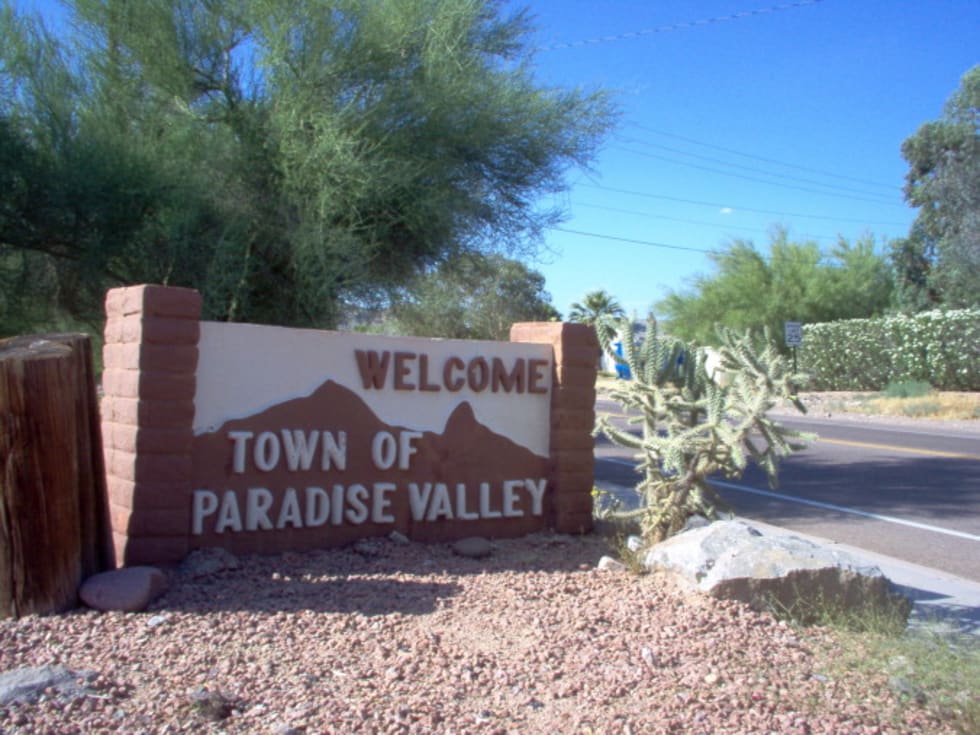 Paradise Valley Welcome Sign