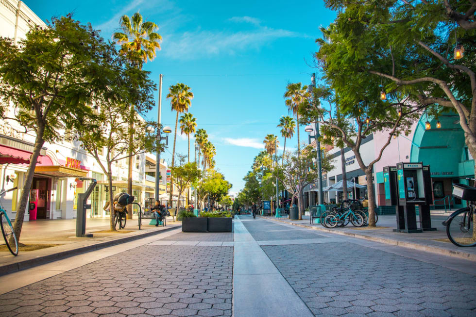 Santa Monica Third street promenade shopping