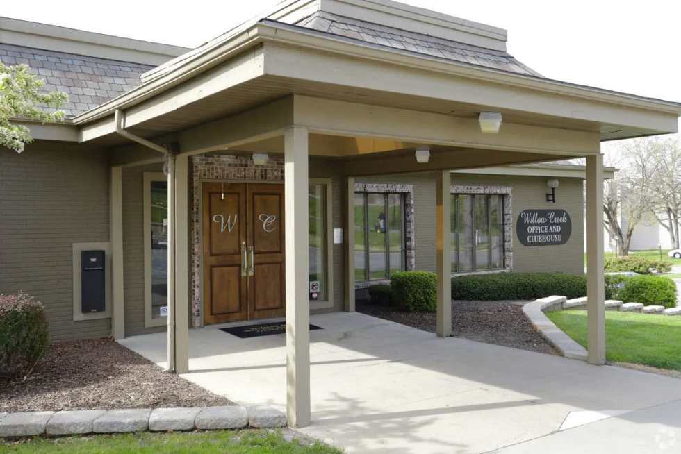 willow-creek-rent-price-clubhouse