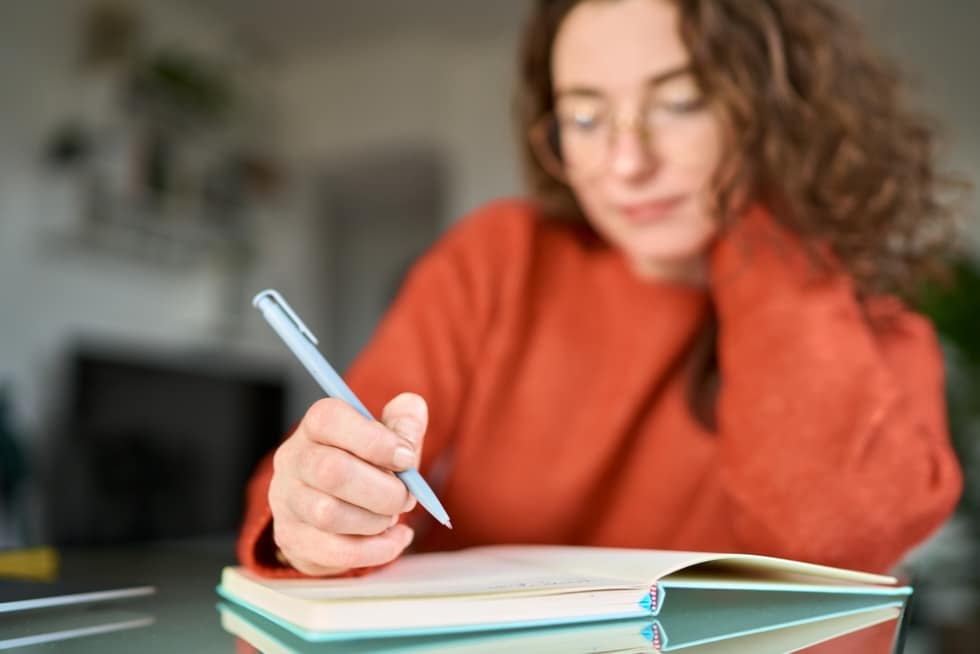 Making a checklist for a self-guided apartment tour
