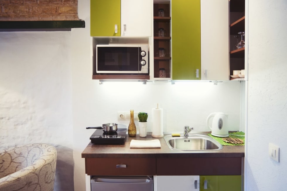 kitchenette-microwave