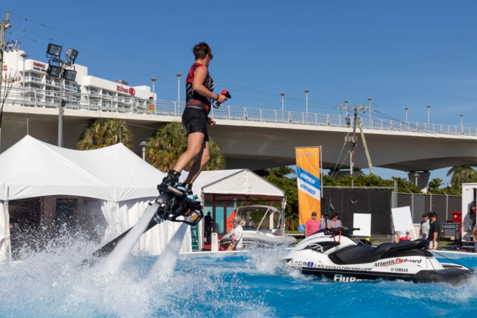 Watersports, one of the pros of living in Florida