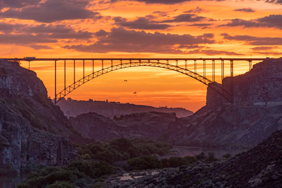  Two base jumpers off Perrine Bridge in Twin Falls Idaho