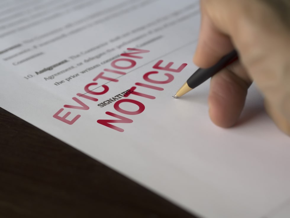 signing an eviction notice to a defaulting renter, holdover tenant, holdover proceedings