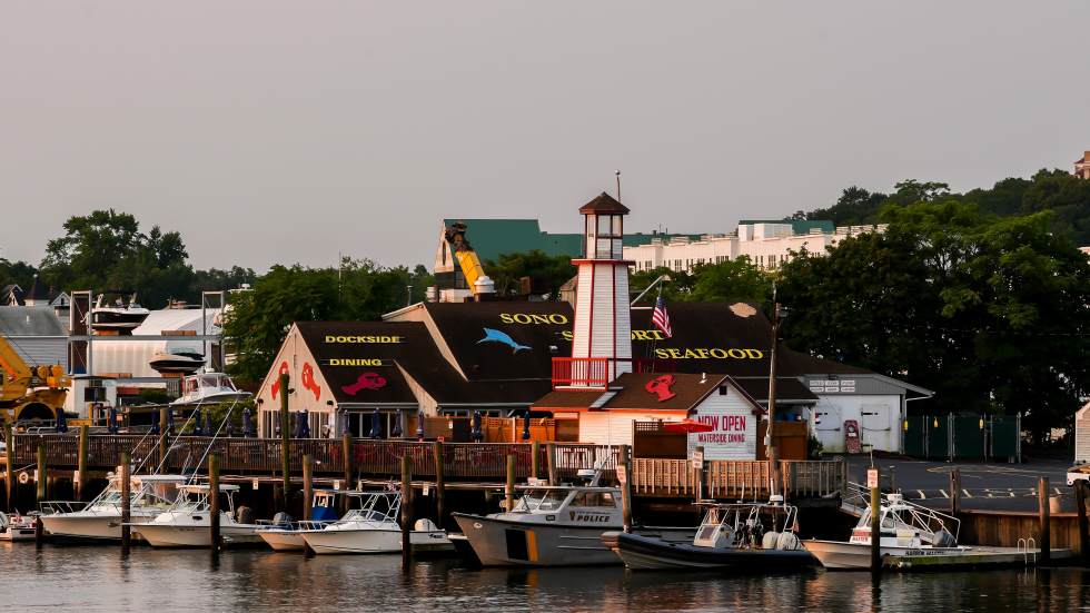 Waterside dinning restaurant with beautiful sunrise light and boats docking in Norwalk river near downtown