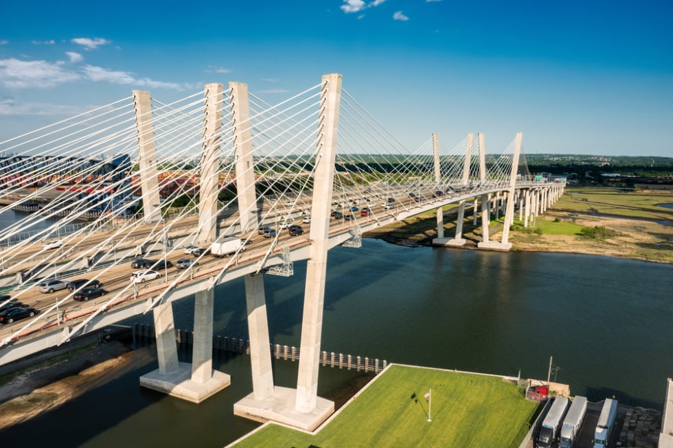  Aerial view of the New Goethals Bridge, spanning Arthur Kill strait between Elizabeth, New Jersey and Staten Island, New York on a sunny afternoon.