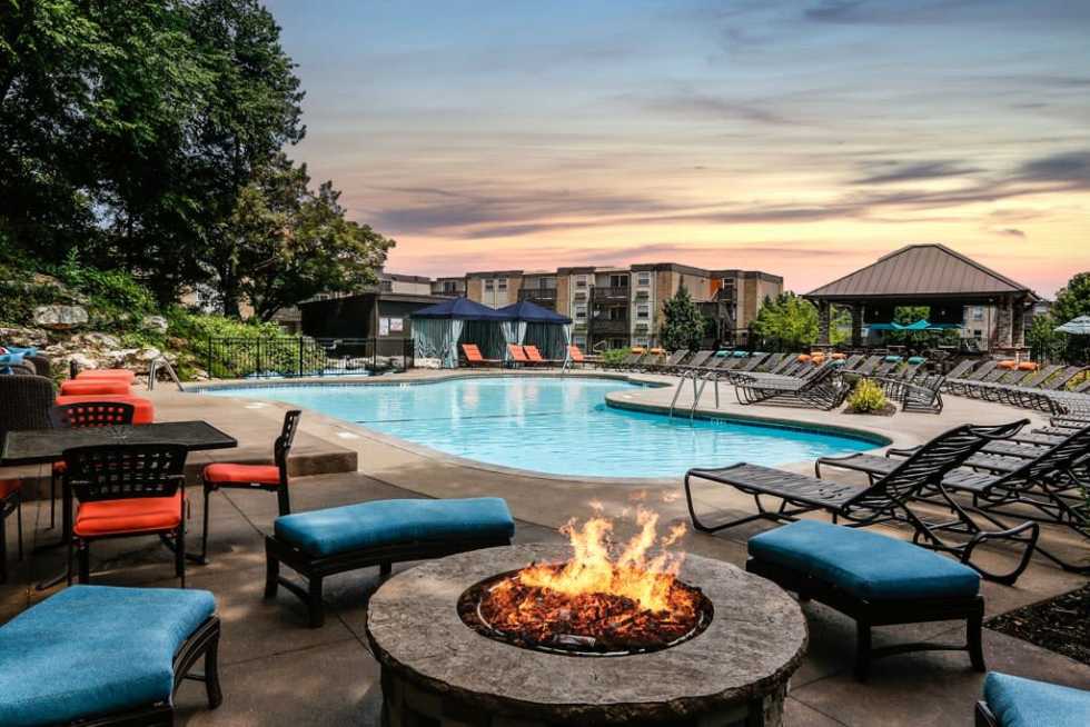 The Falls - Kansas City, KS Apartments