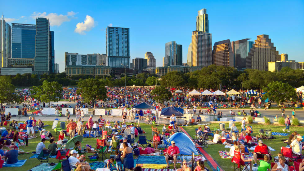 a large crowd is beginning to gather for the annual 4th of July concert by the Austin Symphony