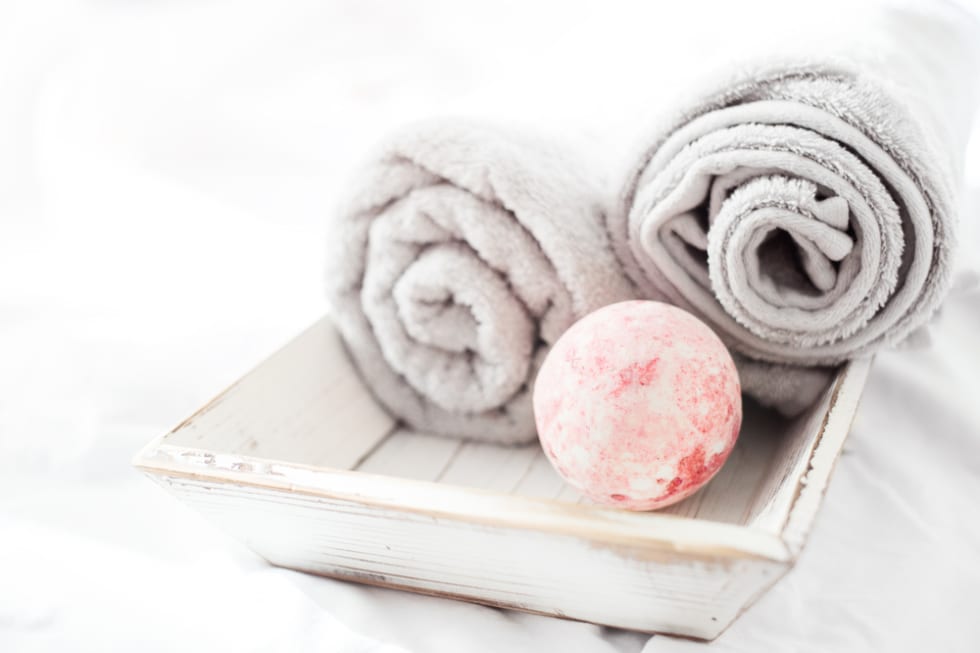 Salt bath bombs