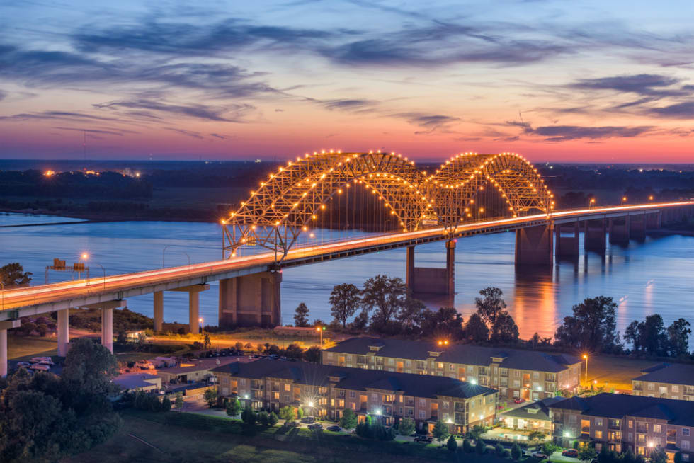  Memphis, Tennessee, USA at Hernando de Soto Bridge at dusk.