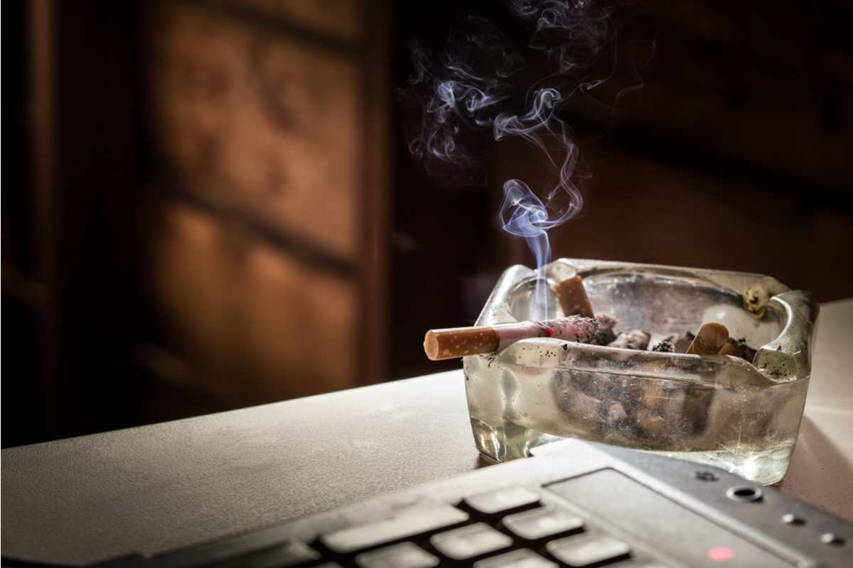 bob the cigarette maestro @breakinggbob, AKA The Cigarette Maestro, held an event this afternoon  dedicated to smoke cigarettes for a few minutes  #whatisnewyork