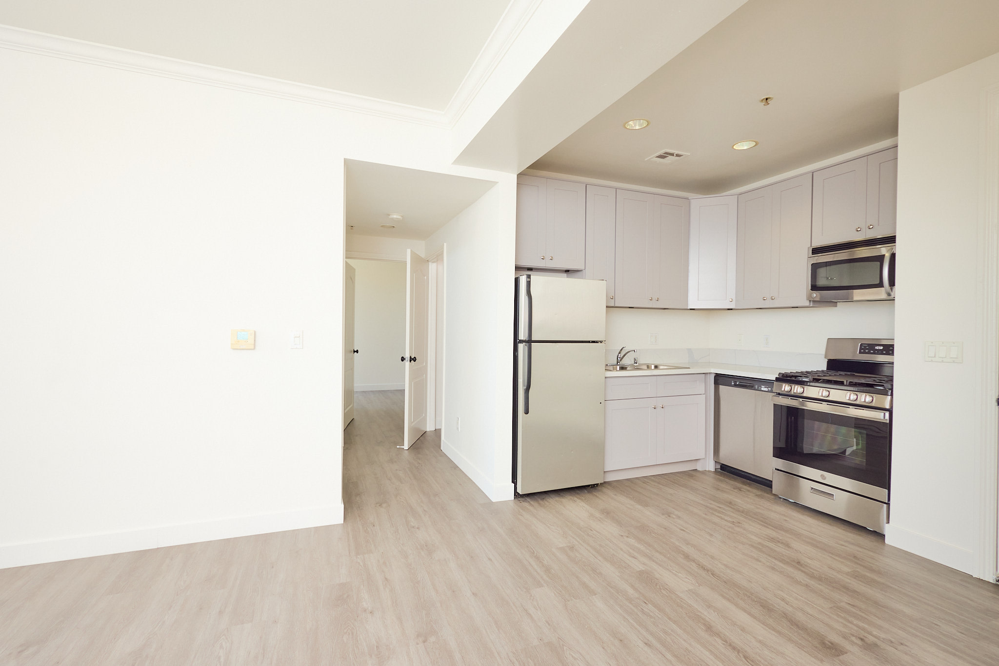 7901 Ventura Canyon – 205