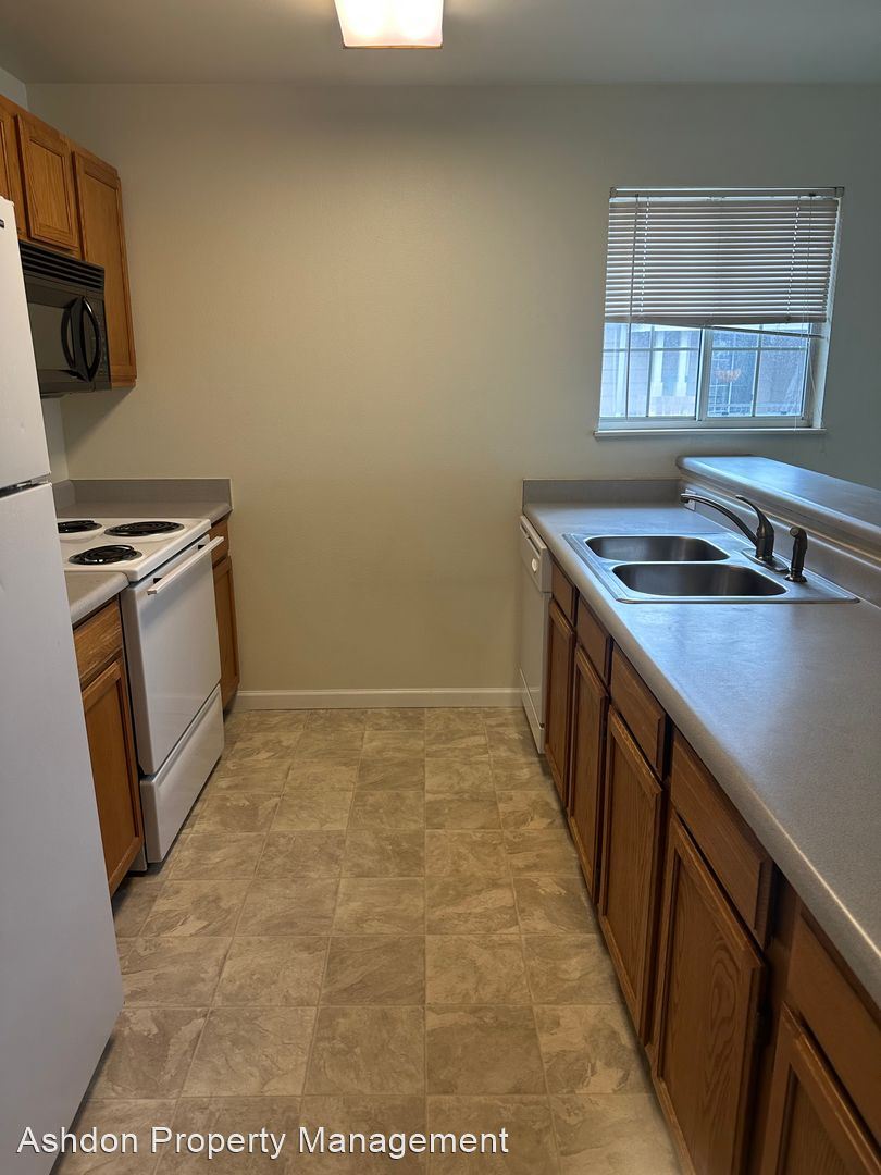 Highline Pointe Apts. – Unit 306