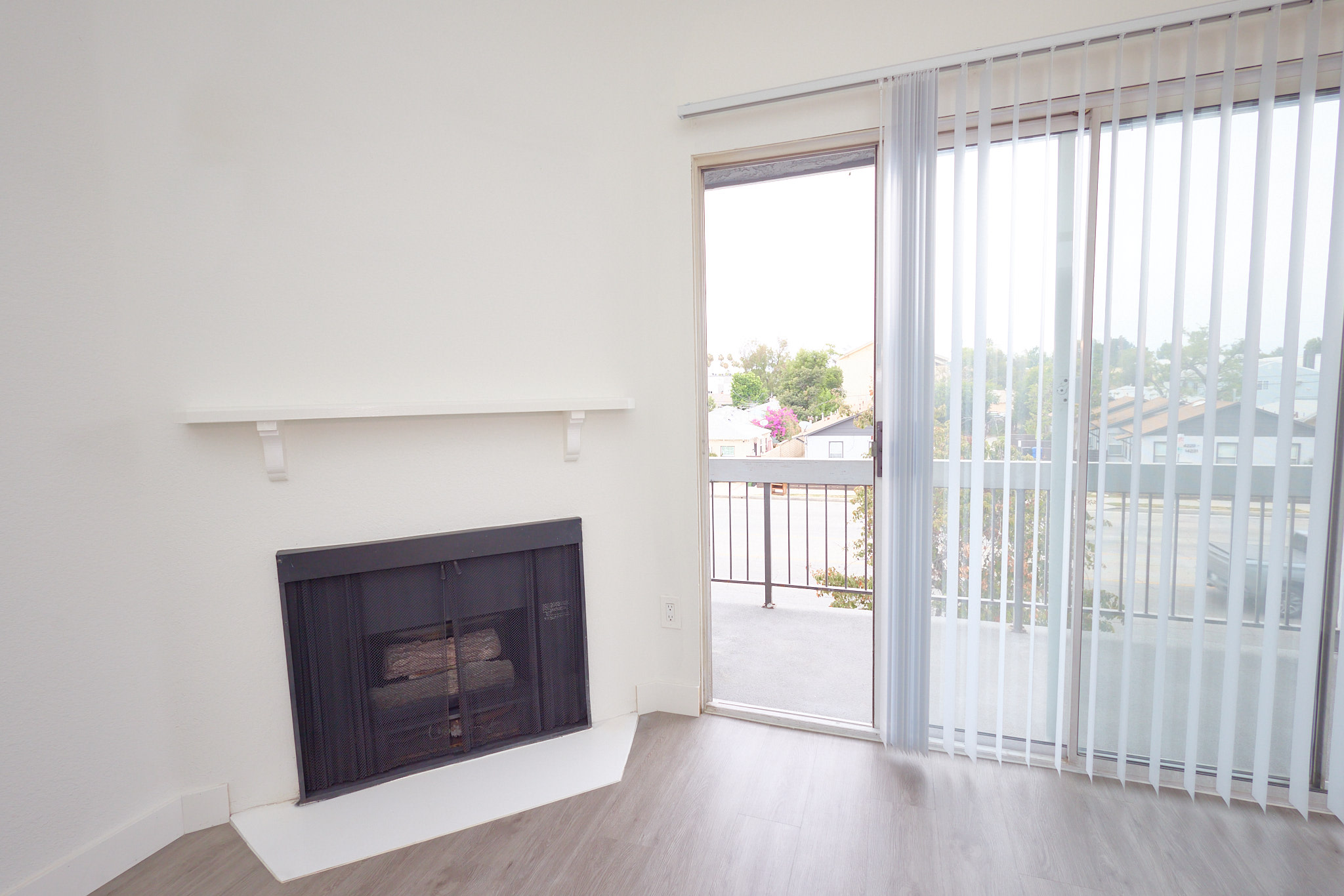14230 Victory Blvd. – 201