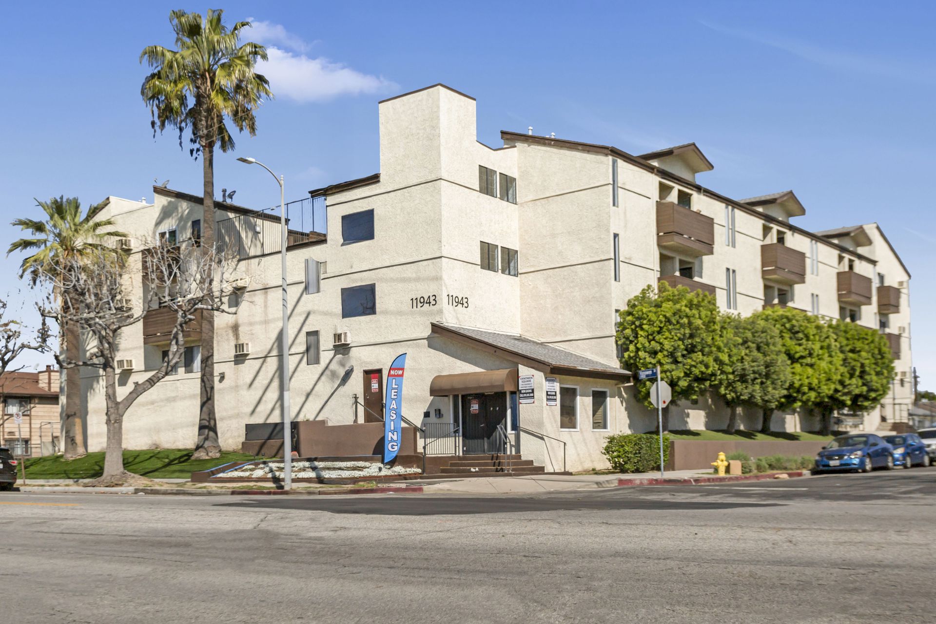 Vanowen Square – 1 bed, 1 bath, $1550