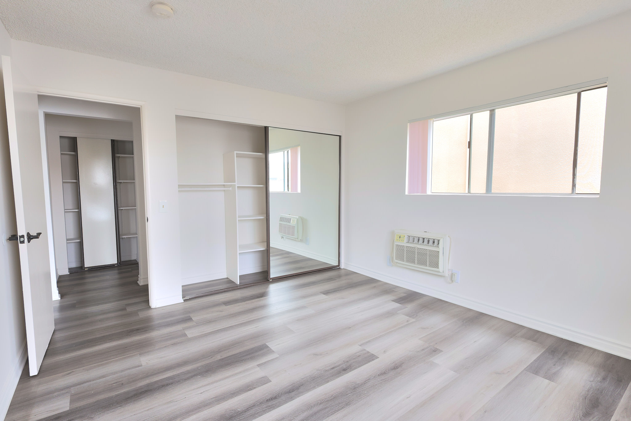 1402 N Alta Vista Blvd – 211