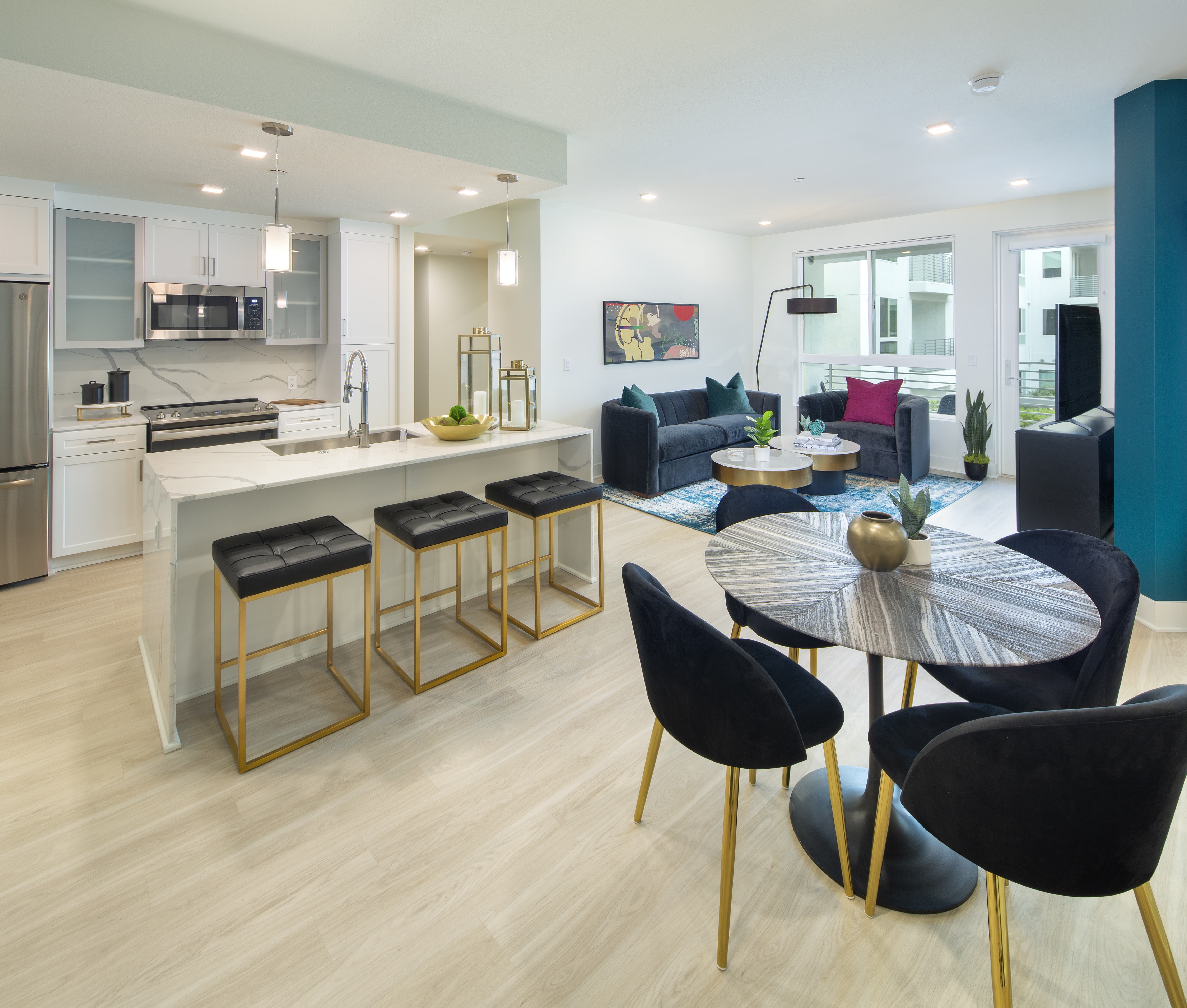 The Q Topanga – 322