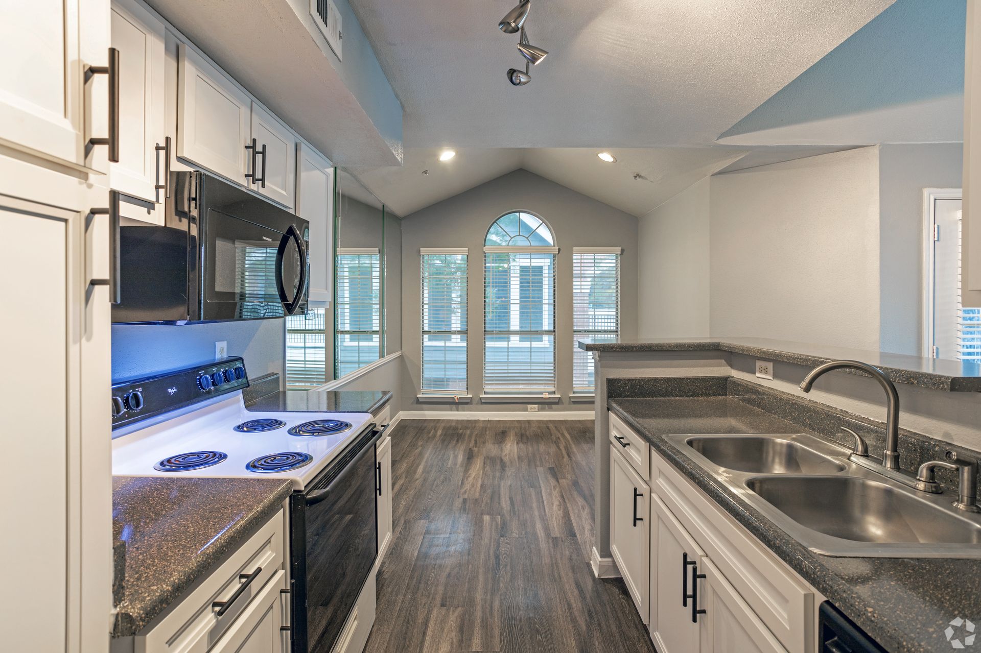 The Hamilton Apartments – 511-u