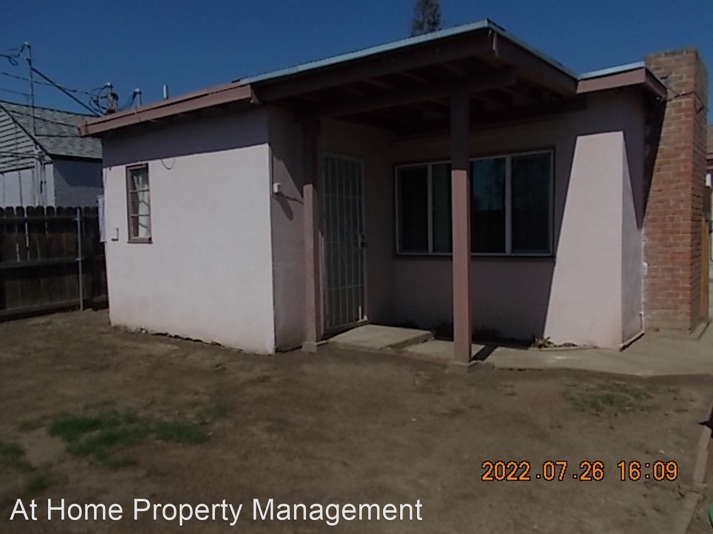 1 Bedroom, 1 Bathroom Back Unit – 1421 1/2 El Rancho Dr