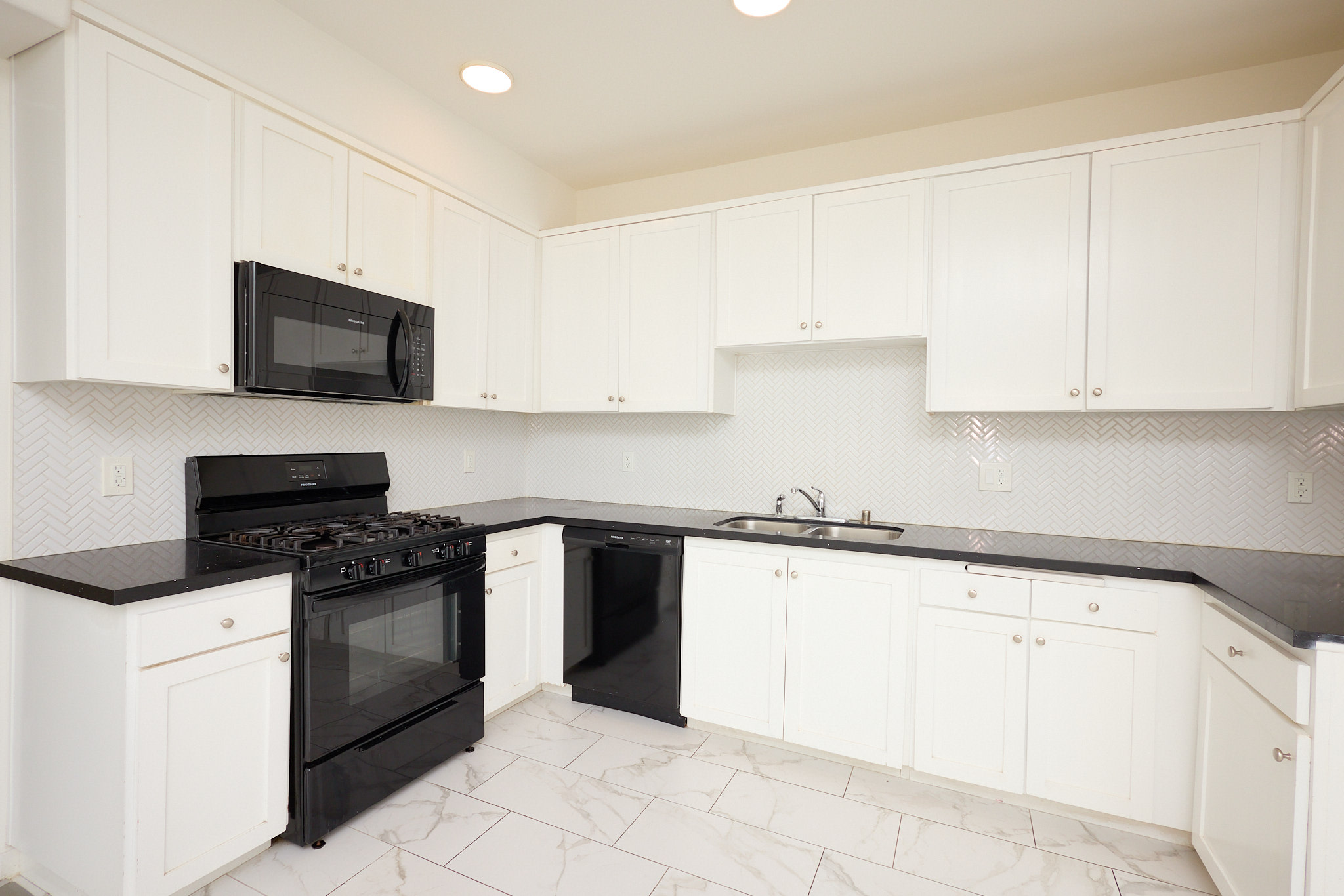 6302 Beck Ave – 303