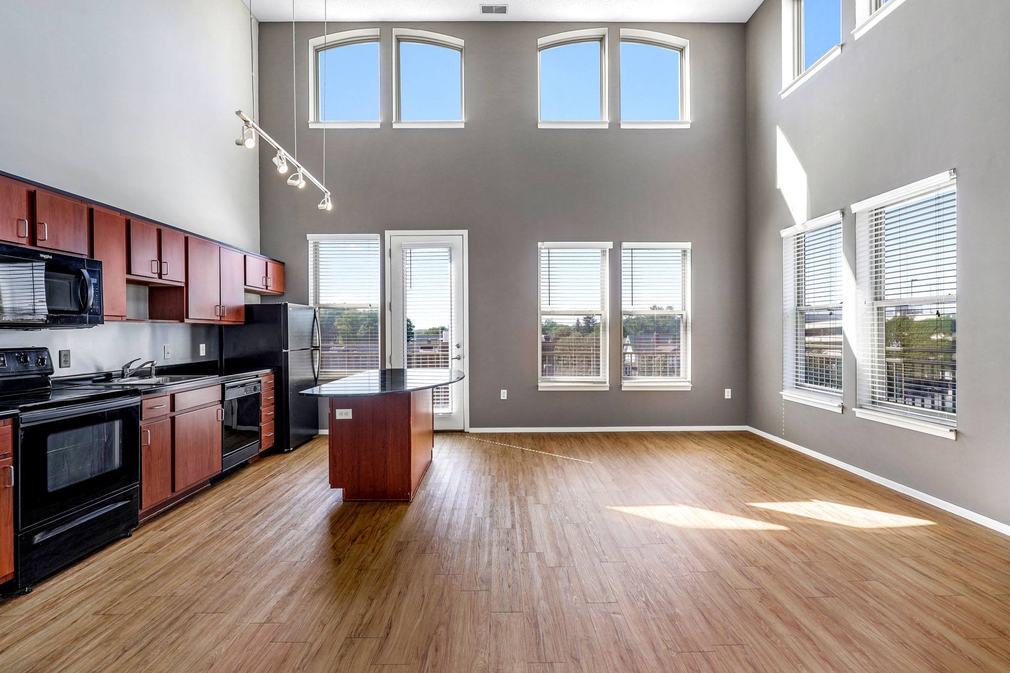 Uptown Lake Apartments – 1407