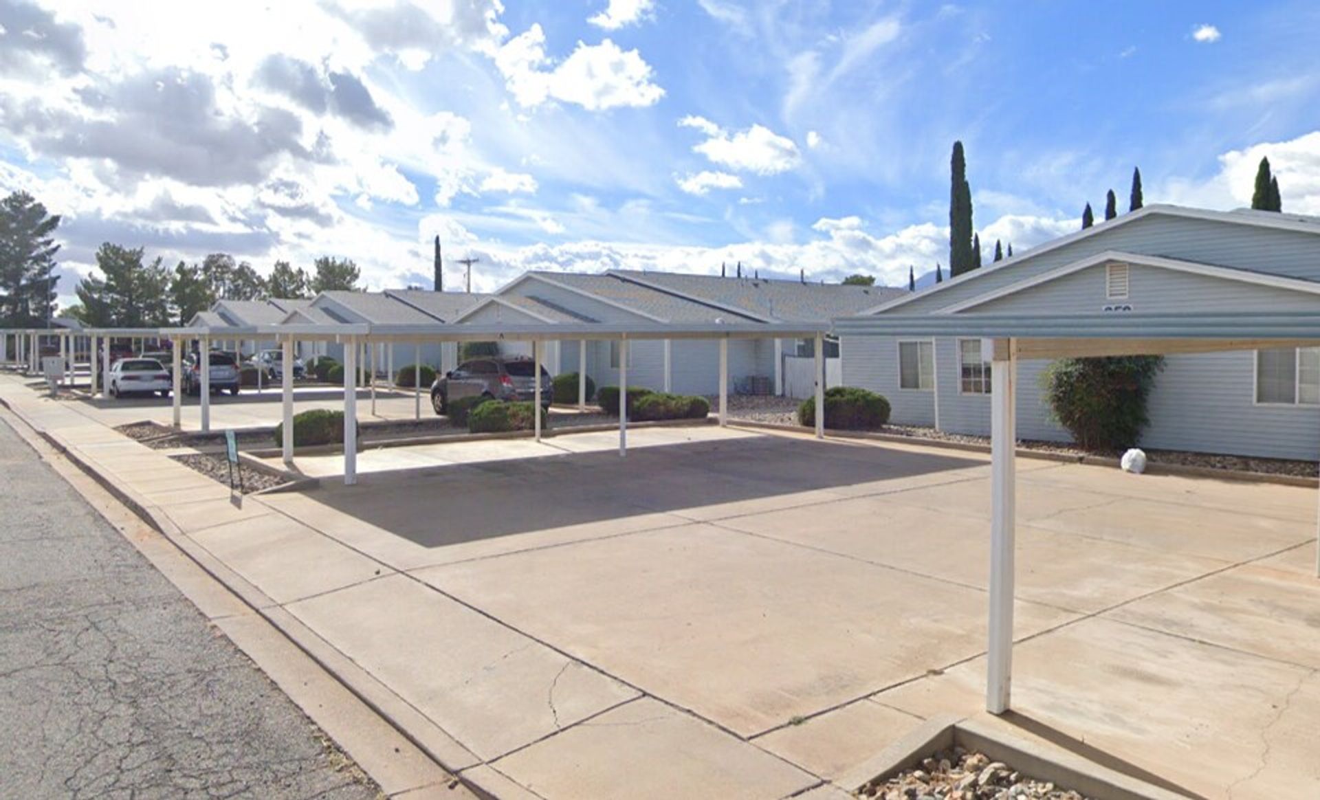 The Vistas at Sierra Court – 3 beds, 2 baths, $1253