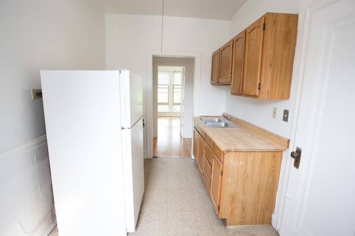 5034-5046 S. Woodlawn Avenue – 5034-3-W