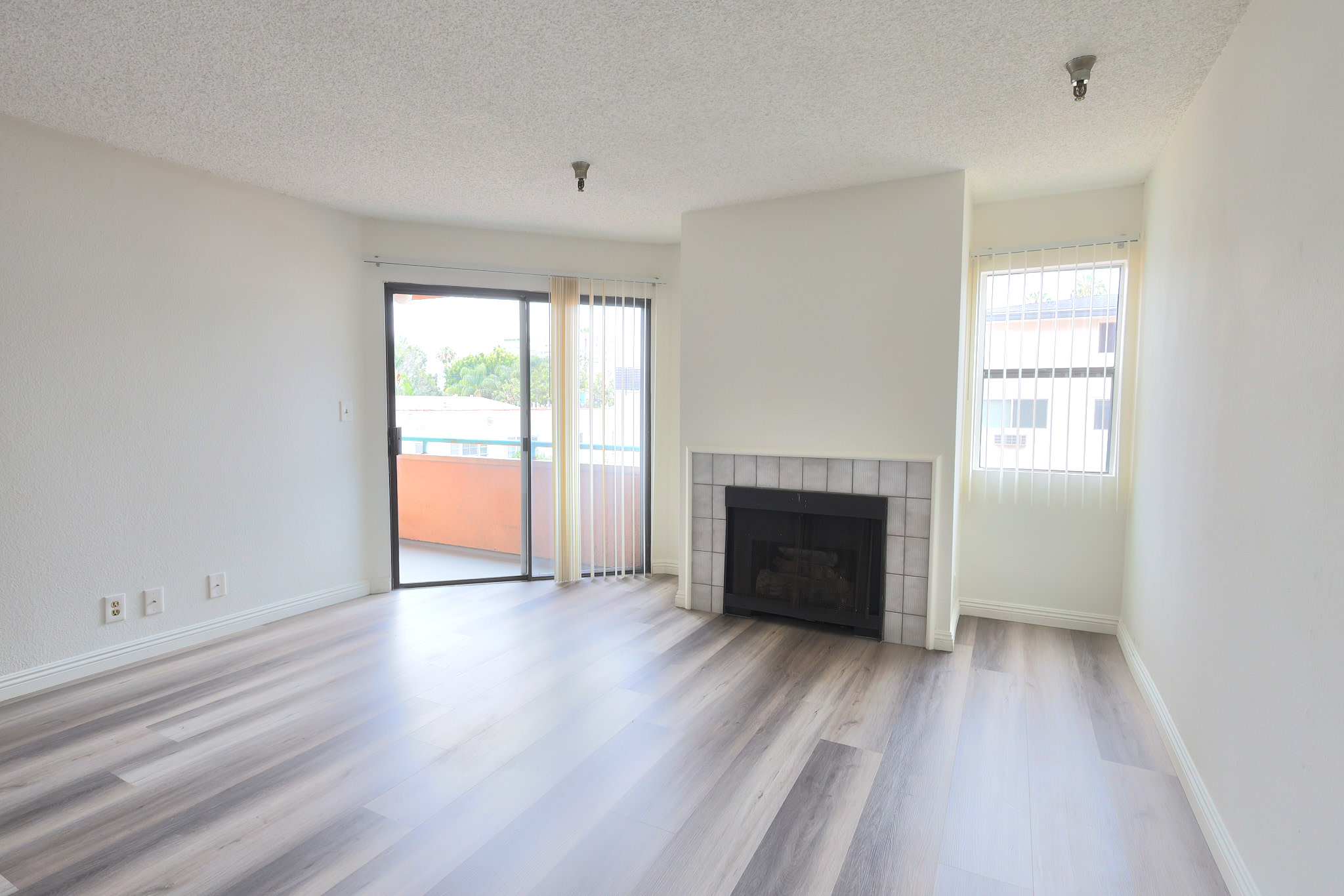 1791 N. SYCAMORE AVE – 111