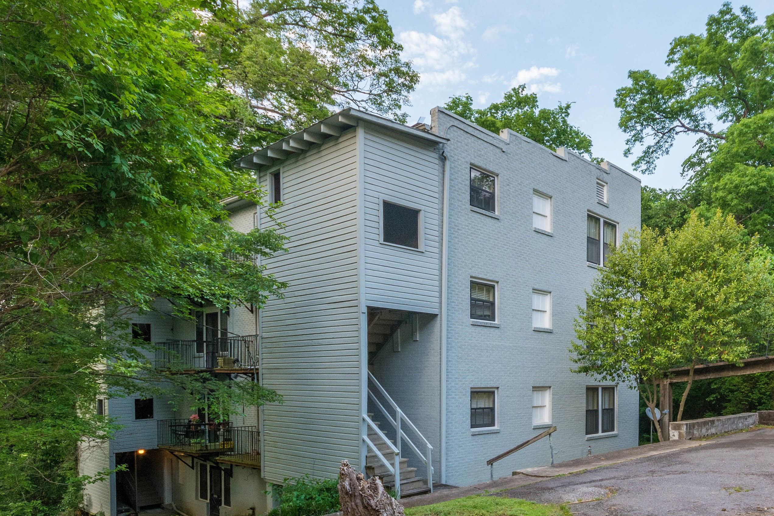 Valley View Apartments – 06