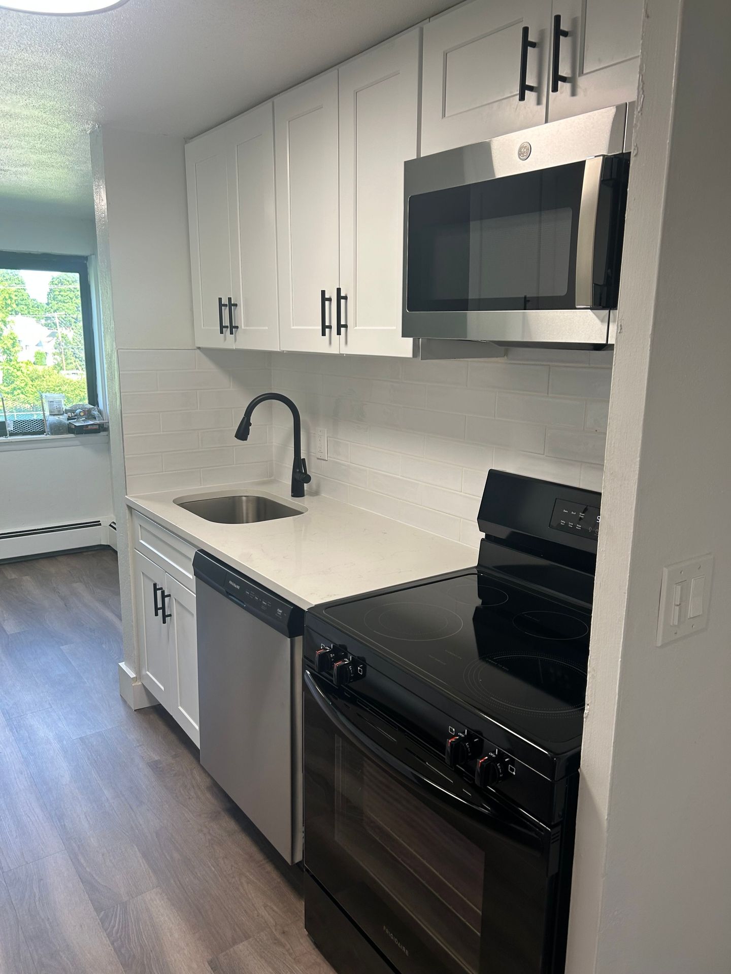 Country Club Apartments – 1 bed, 1 bath, $2275
