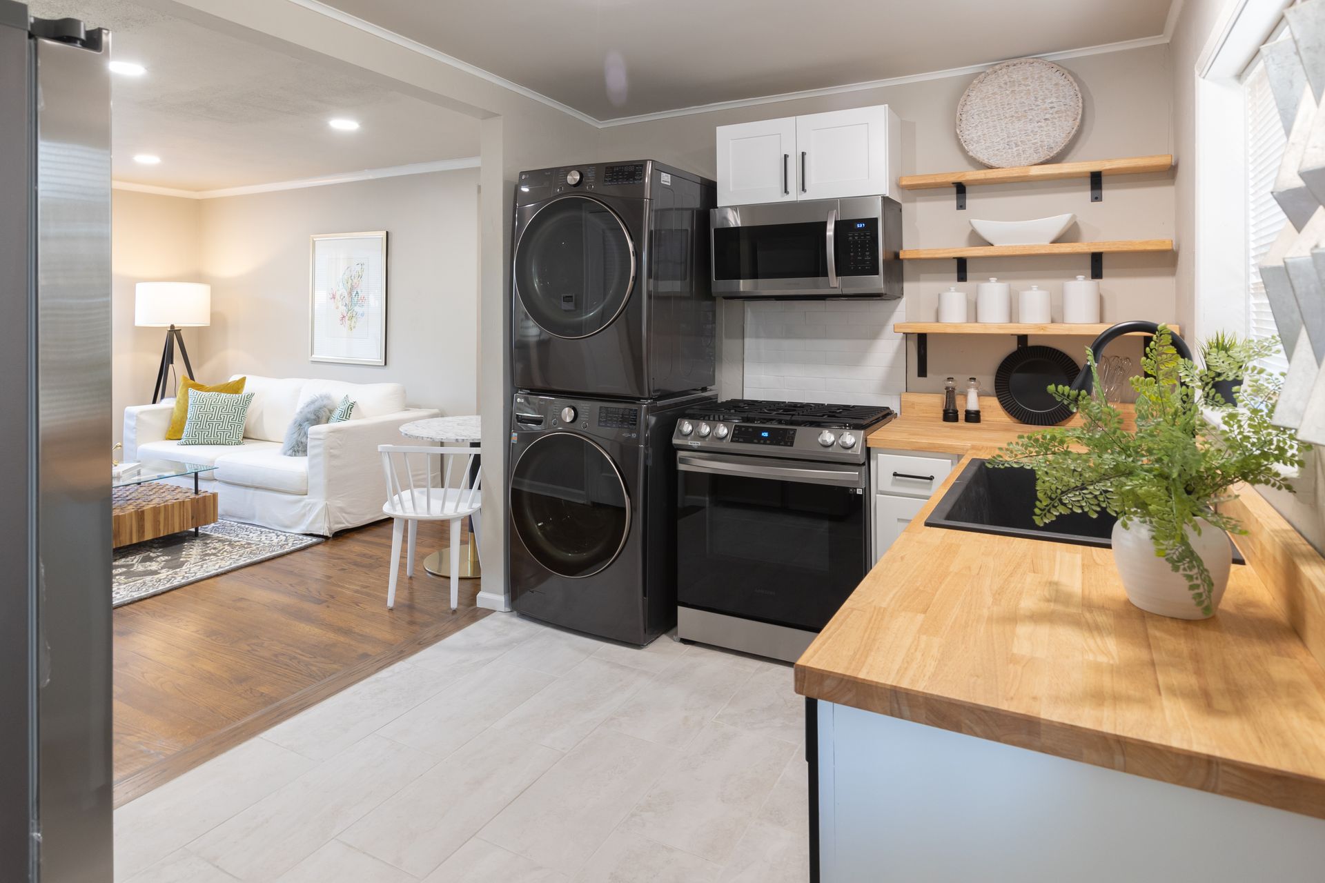 Everly Apartments on Cherry Street – 2 beds, 1 bath, $1250