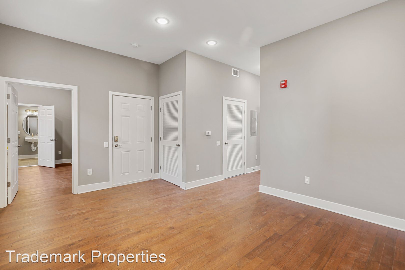 170 West Washington – Unit 101