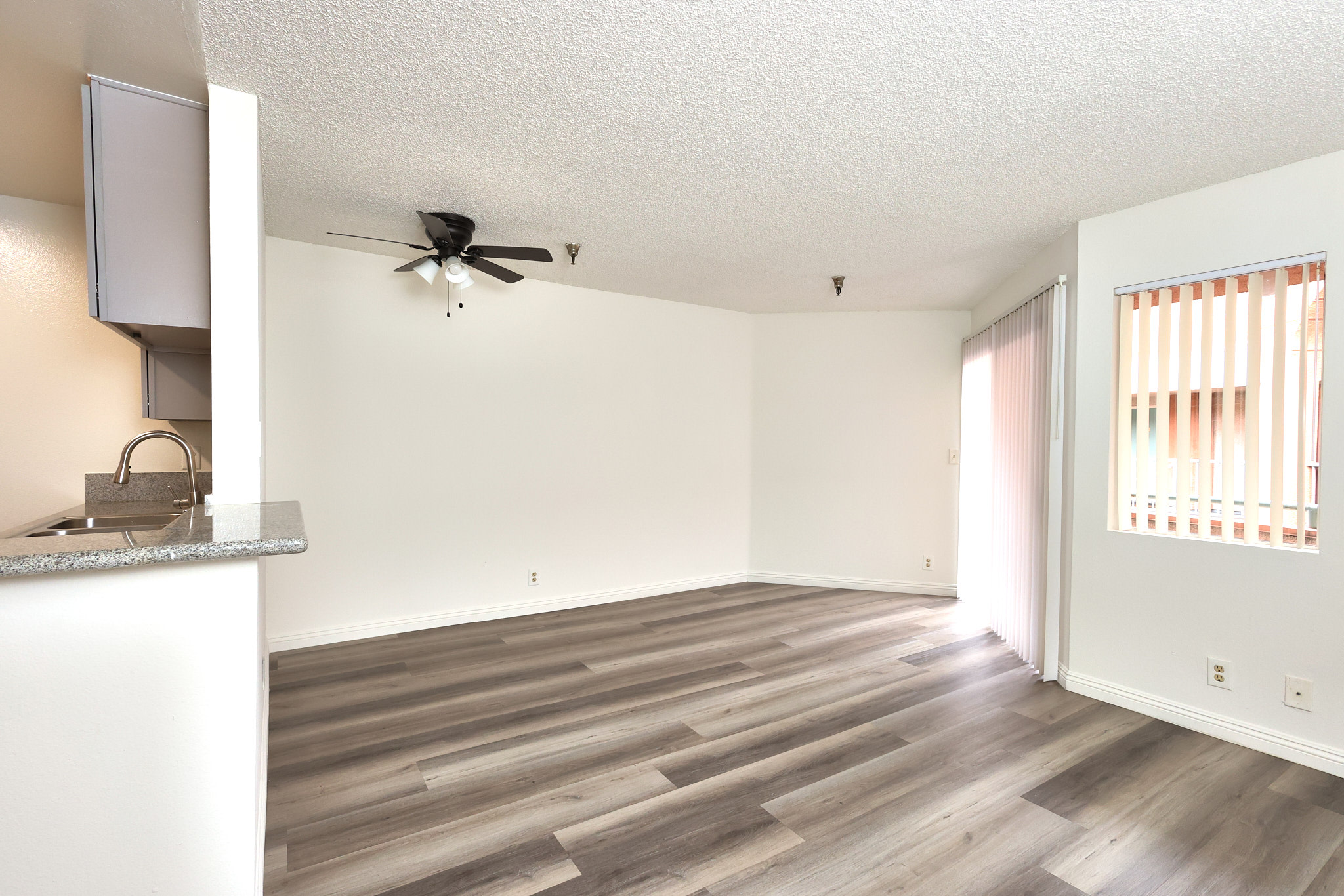 1791 N. SYCAMORE AVE – 404