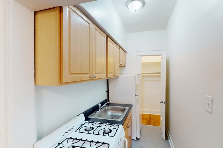 5528-5532 S. Everett Avenue – 5528-2E