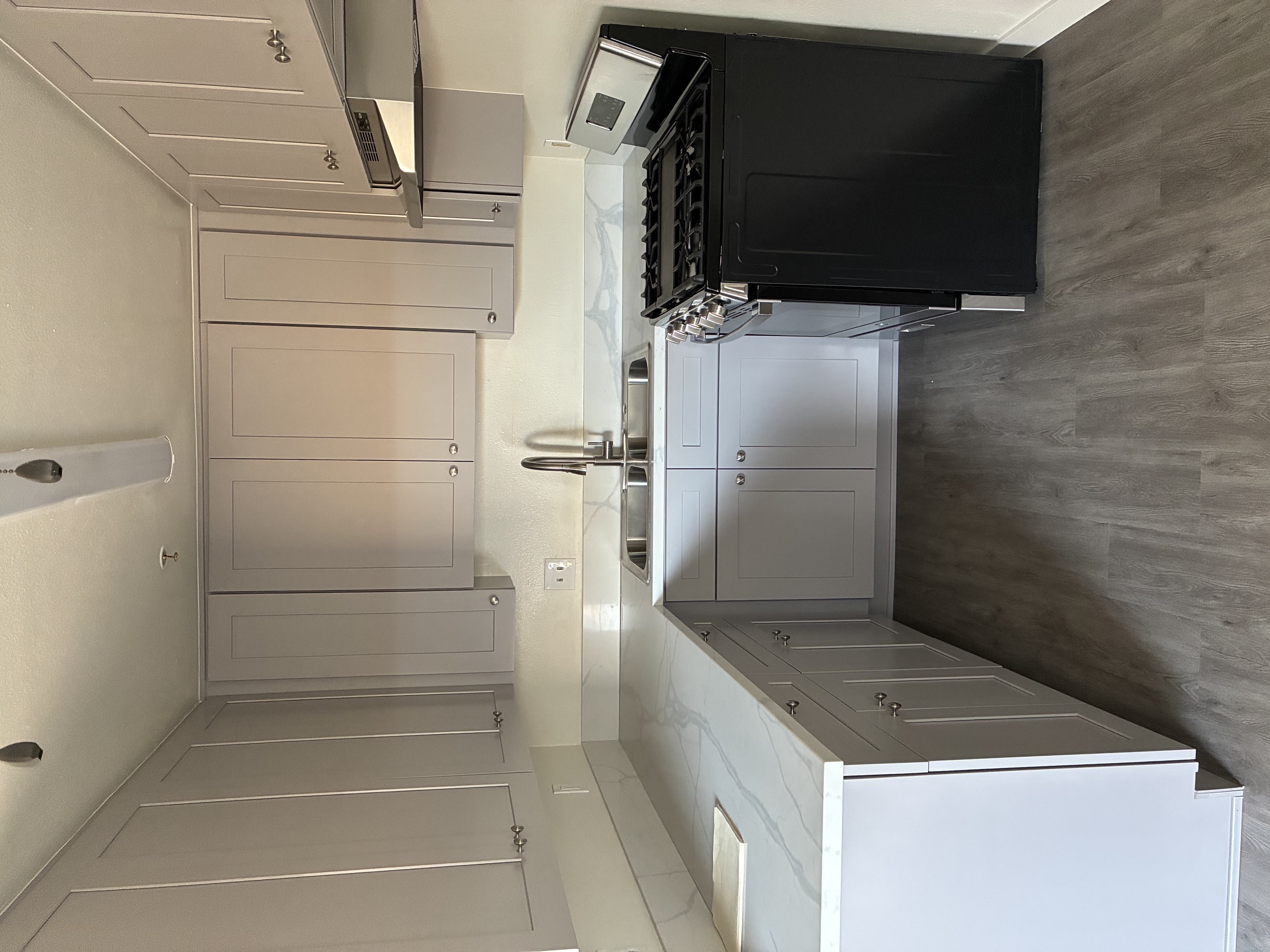 3341 Andrita St – 05