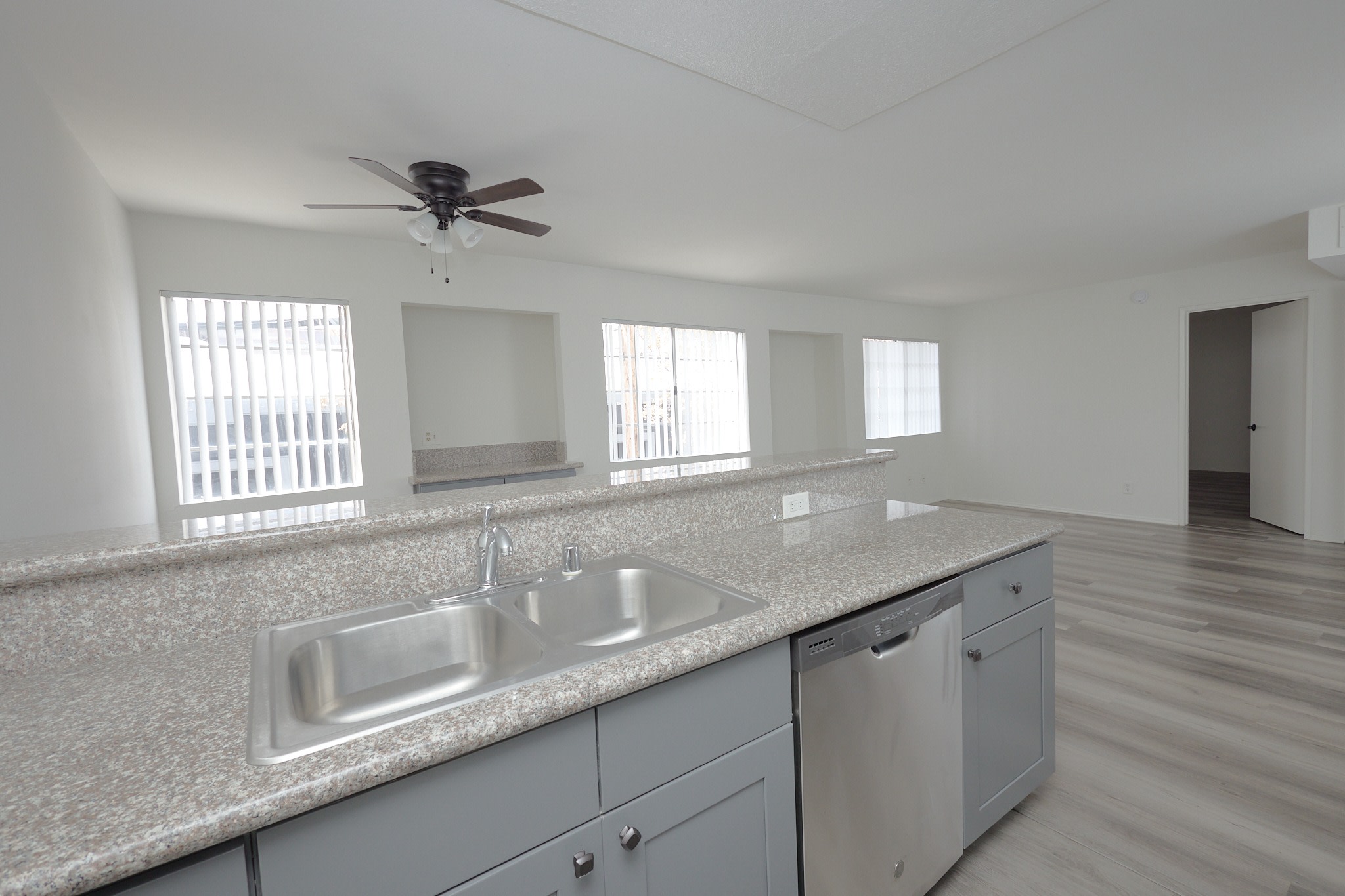 1201 N Mansfield Ave – 103